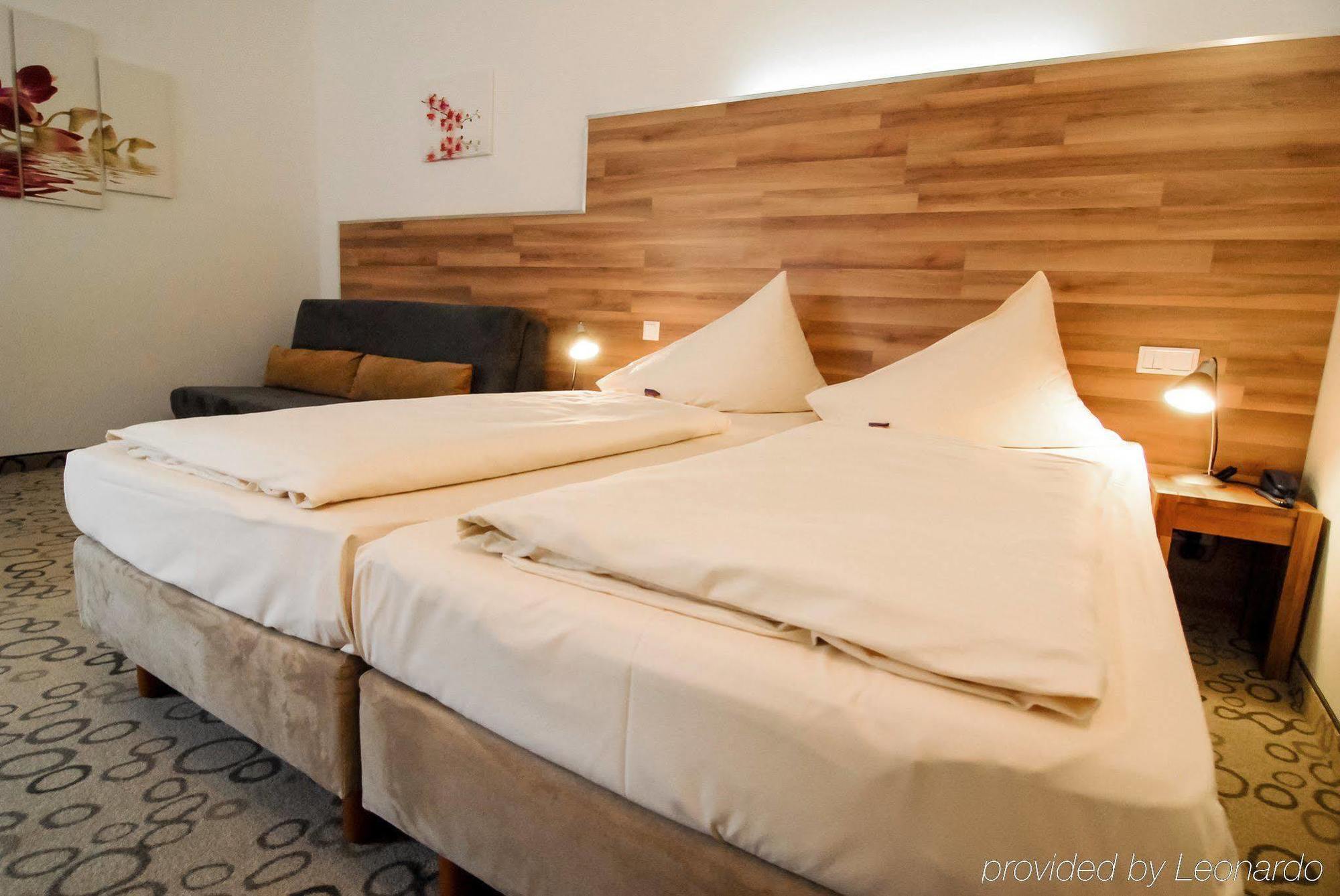 Petul Apart Hotel Am Ruhrbogen Bochum Bagian luar foto