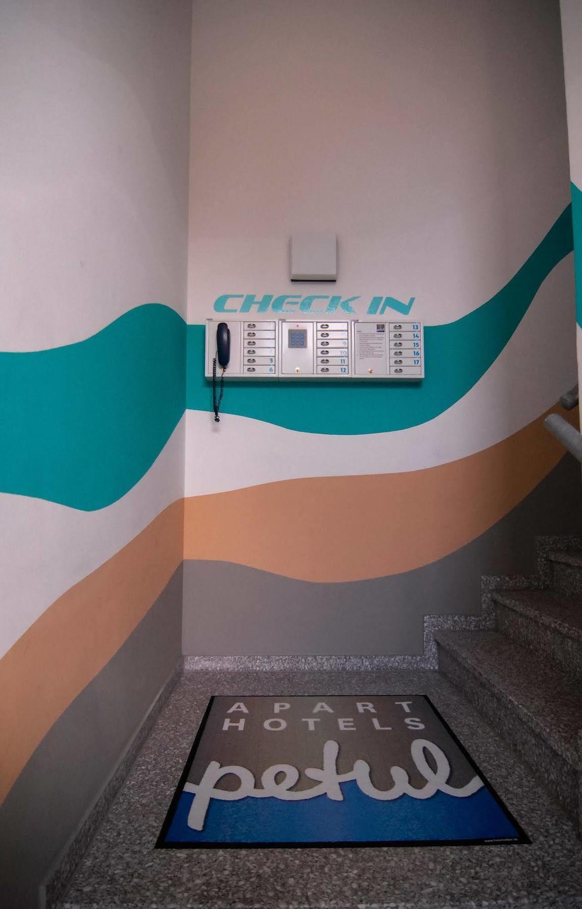Petul Apart Hotel Am Ruhrbogen Bochum Bagian luar foto